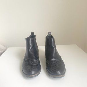 Italian made black chelsea boots 6